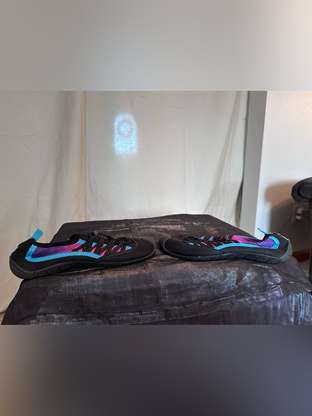 Water Shoes Body Glove Black Athletic Shoes IDS pink teal size 8 like new - Picture 12 of 14